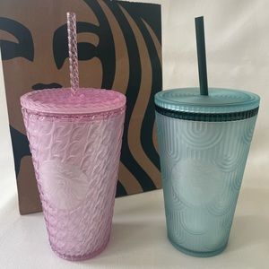 Set of 2 NWT Starbucks 2024
Matte Soft Touch Grande
Tumbler 16 oz